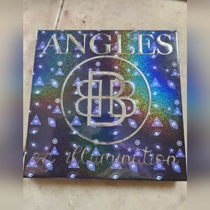 Bella beaute bar Angles of Illumination palette